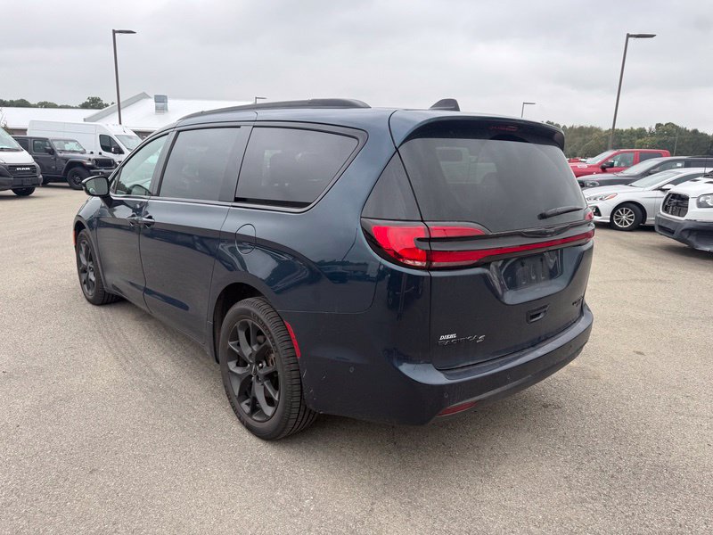 Used 2023 Chrysler Pacifica Limited w/ Uconnect Theater Family Group AWD/4WD image 19