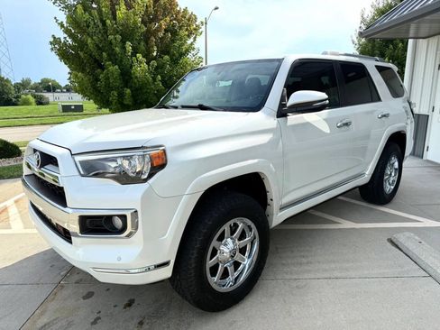 Used 2017 Toyota 4Runner Limited AWD/4WD image 4