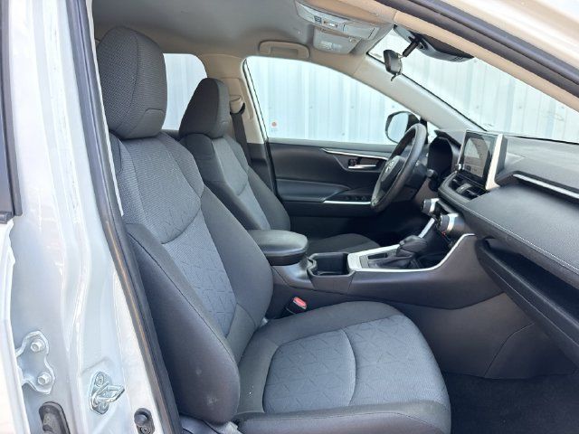 Used 2025 Toyota RAV4 XLE FWD image 28