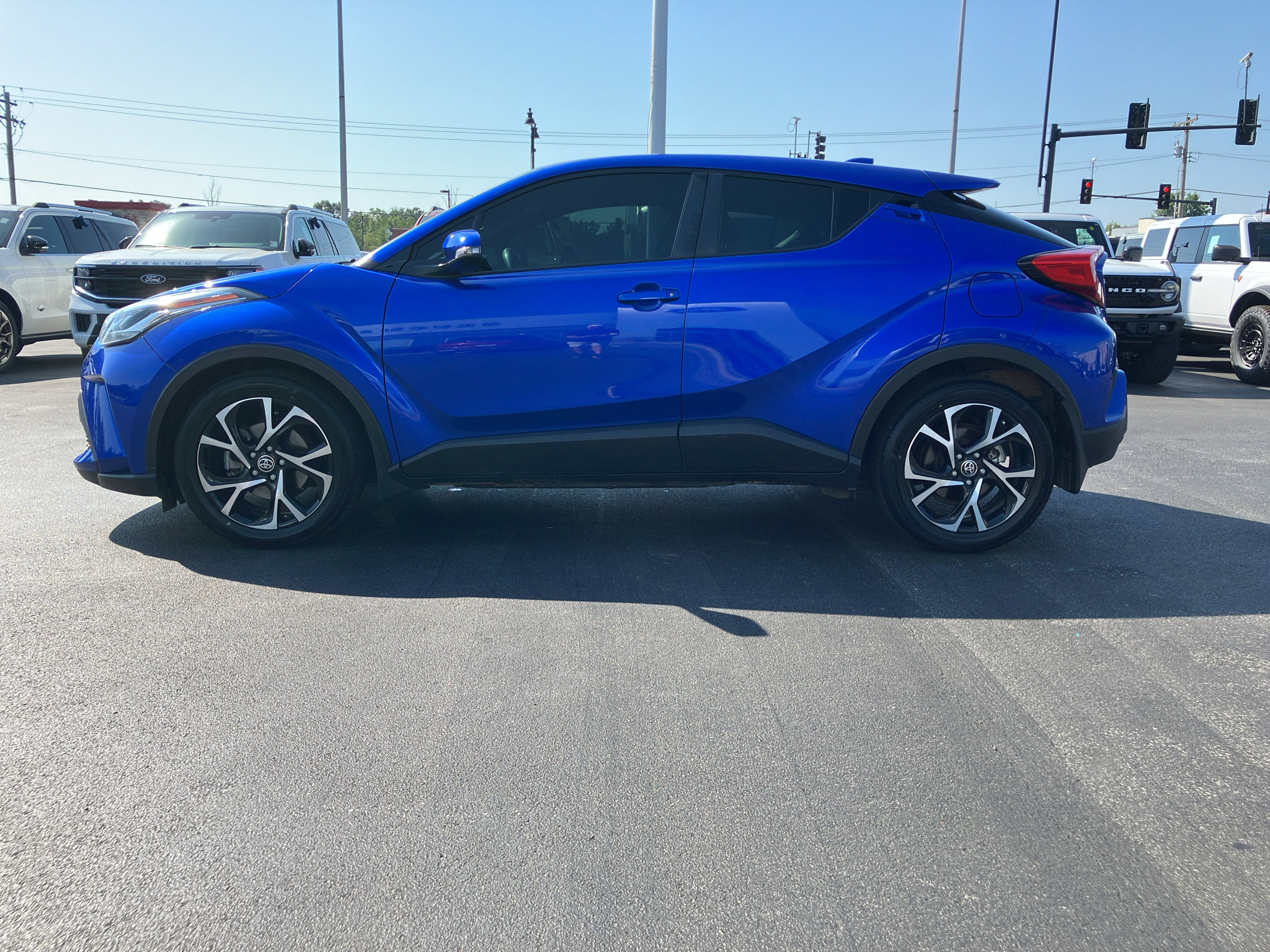 Used 2021 Toyota C-HR XLE FWD image 3