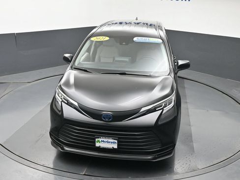 Used 2021 Toyota Sienna LE FWD image 28