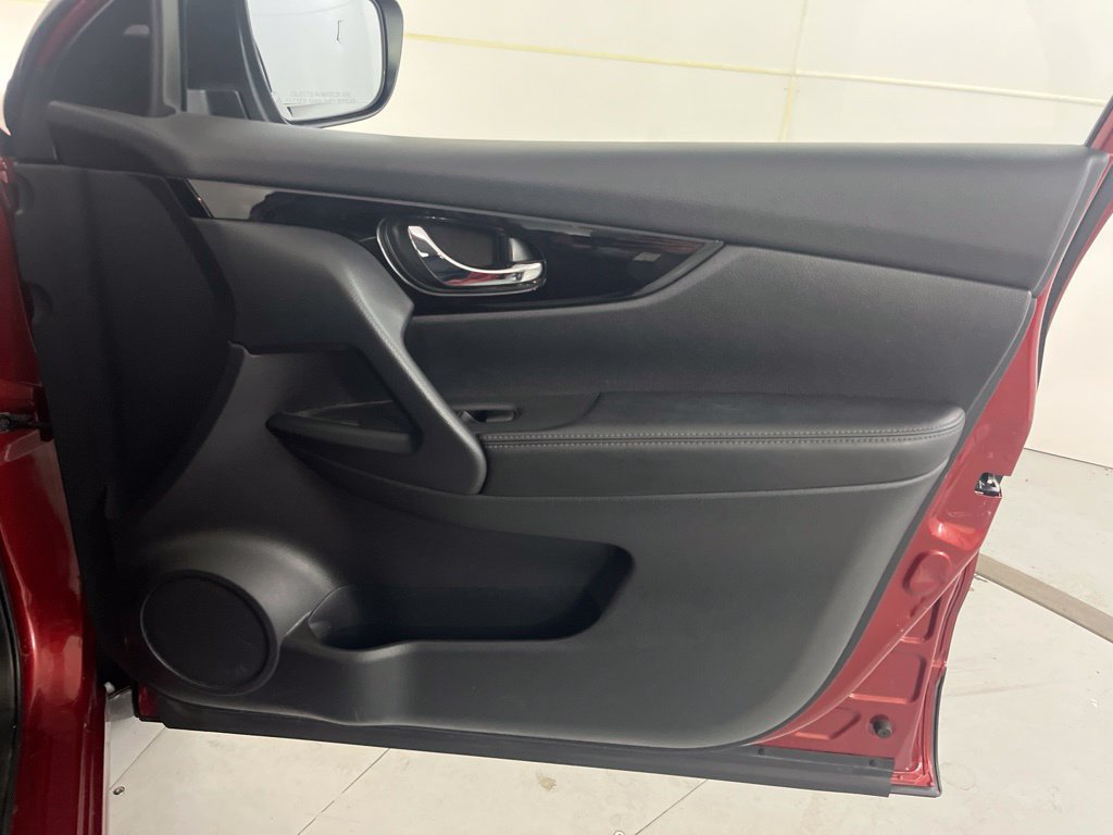 Used 2022 Nissan Rogue Sport SV AWD/4WD image 30