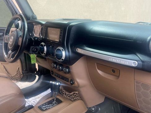 Used 2013 Jeep Wrangler Unlimited Sahara w/ Connectivity Group AWD/4WD image 15