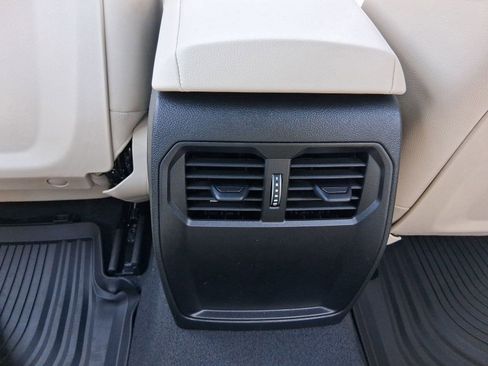 Used 2025 BMW 230i 230i w/ Convenience Package image 27