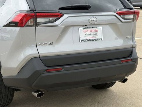 Used 2025 Toyota RAV4 XLE FWD image 6