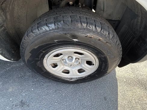 Used 2019 Nissan Frontier S image 34