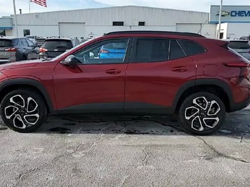 Certified 2025 Chevrolet Trax RS w/ Driver Confidence Package image 5