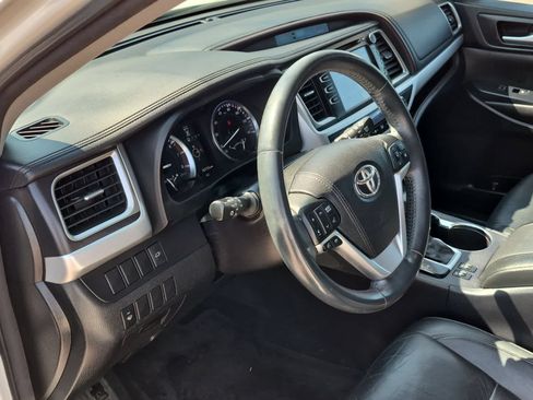 Used 2016 Toyota Highlander XLE AWD/4WD image 10