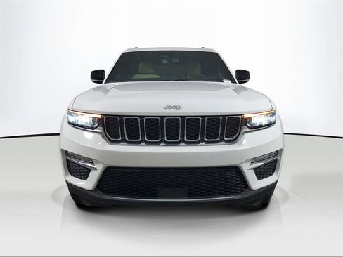 Used 2024 Jeep Grand Cherokee Limited AWD/4WD image 2