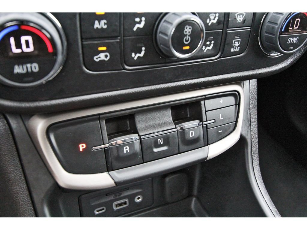 Used 2024 GMC Terrain Denali w/ Denali Premium Package AWD/4WD image 24