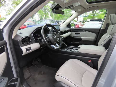 Used 2023 Honda Pilot Elite image 2