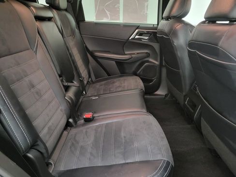 Used 2024 Mitsubishi Outlander FWD image 37