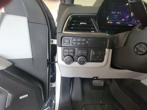 Used 2025 Chevrolet Tahoe Premier AWD/4WD image 20