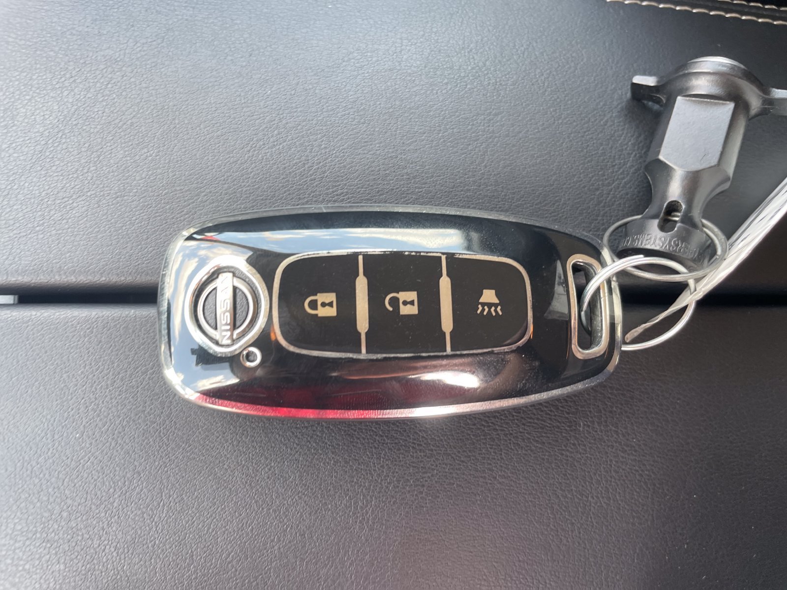 Used 2026 Nissan Rogue S FWD image 29