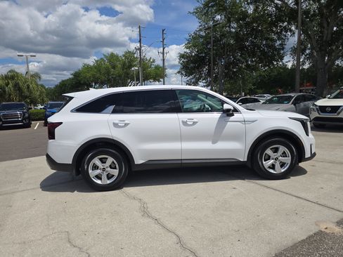 Certified 2024 Kia Sorento LX FWD image 9