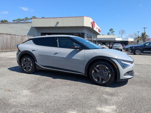 New 2025 Kia EV6 Light w/ Light LR Technology Package image 2