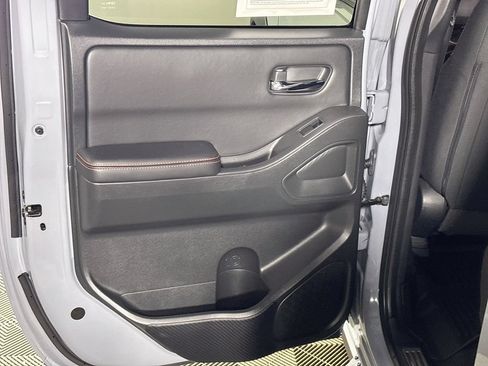 Used 2024 Nissan Frontier PRO-4X w/ Technology Package AWD/4WD image 19