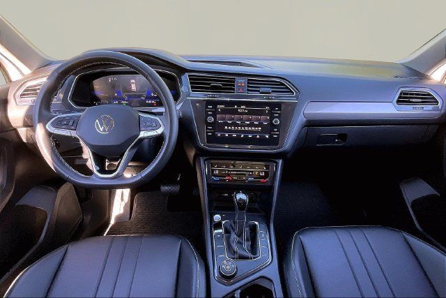 Used 2023 Volkswagen Tiguan SE AWD/4WD image 5