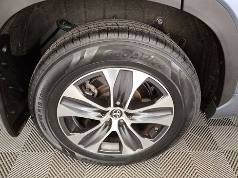 Certified 2023 Toyota Highlander XLE image 27