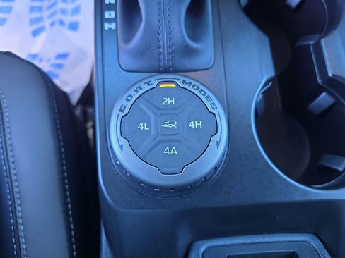 New 2025 Ford Bronco Outer Banks w/ Sasquatch Package image 19