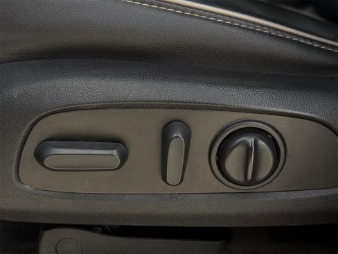 Used 2023 Chevrolet Traverse Premier w/ Redline Edition image 27