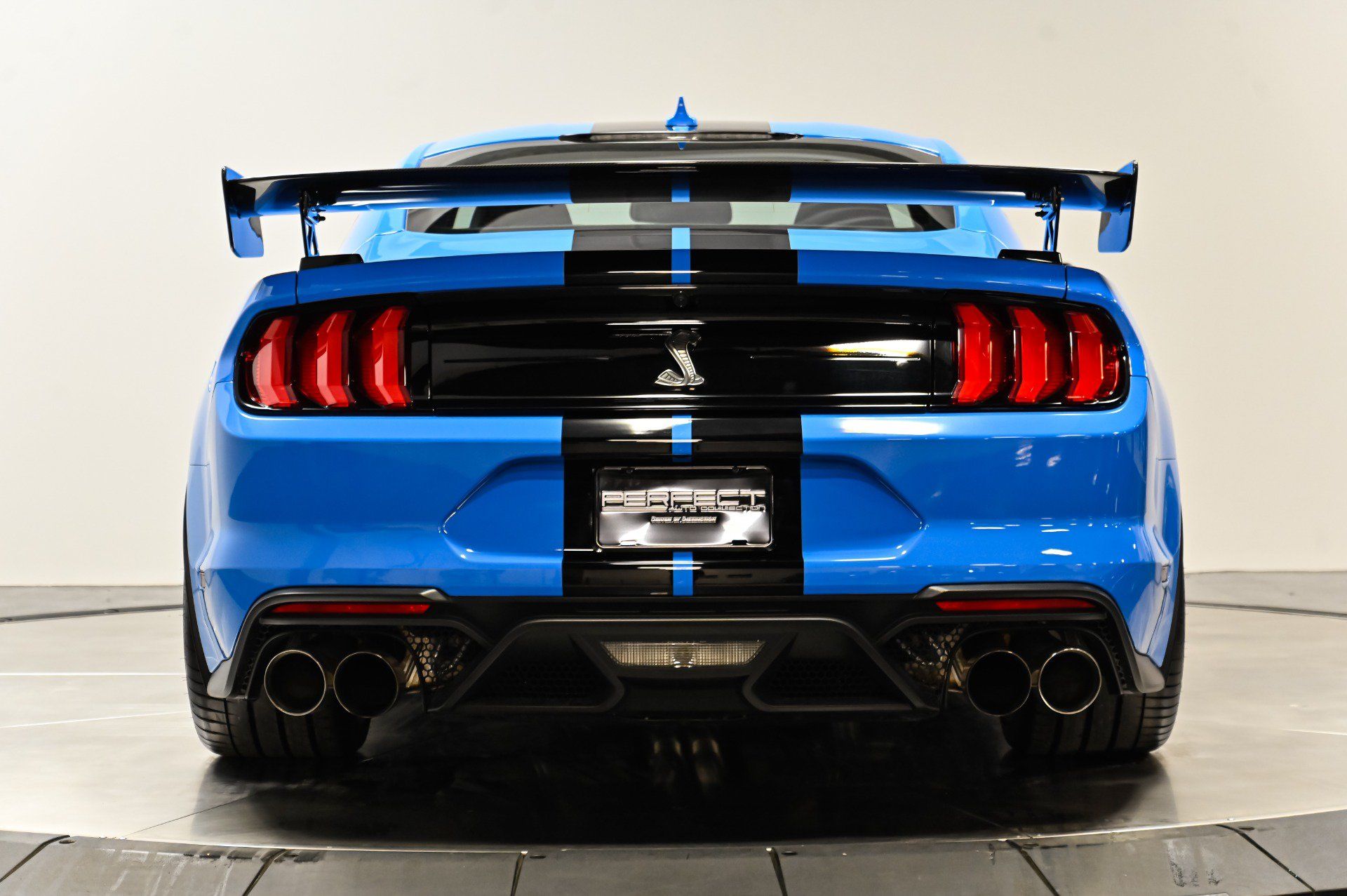 Used 2022 Ford Mustang Shelby GT500 w/ Carbon Fiber Track Pack RWD image 39