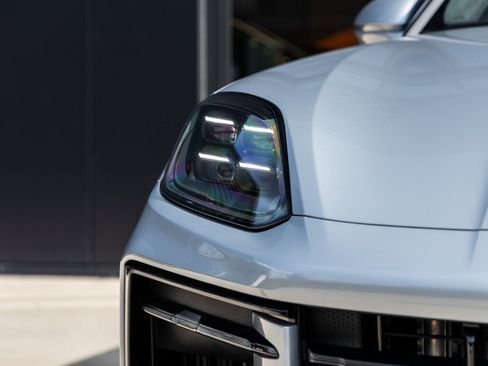 Certified 2025 Porsche Cayenne S image 20