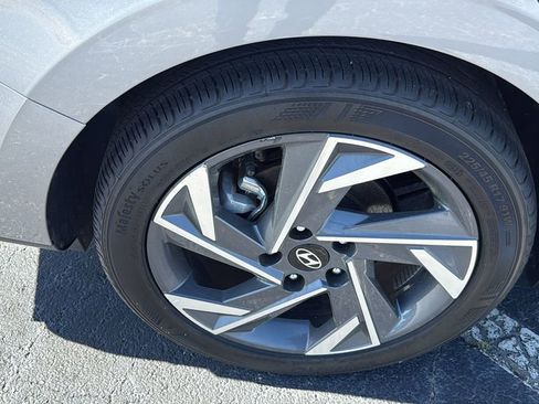 Used 2025 Hyundai Elantra Sport image 9