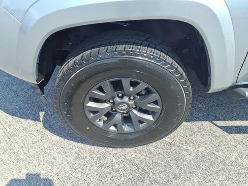 Used 2023 Toyota Tacoma SR5 w/ Technology Package RWD image 4
