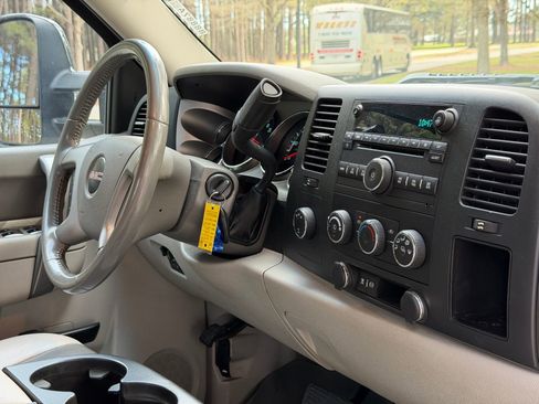 Used 2011 GMC Sierra 2500 SLE image 16