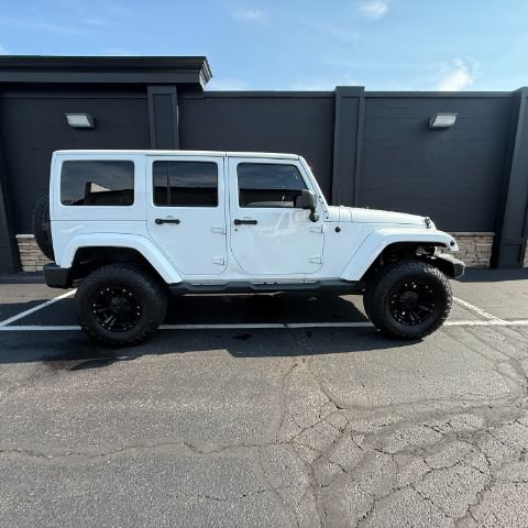 Used 2015 Jeep Wrangler Unlimited Sahara w/ Connectivity Group AWD/4WD image 7