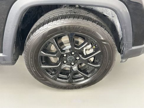 Used 2025 Jeep Compass Latitude w/ Altitude Special Edition AWD/4WD image 33