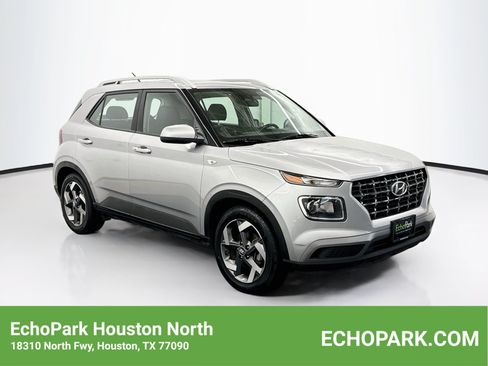Used 2025 Hyundai Venue SEL FWD image 1