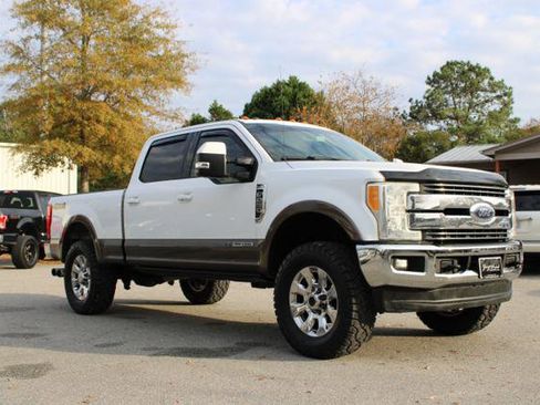 Used 2017 Ford F250 Lariat w/ Lariat Value Package image 3