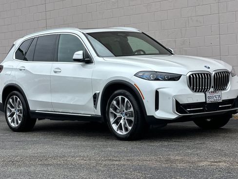Used 2025 BMW X5 xDrive50e image 5