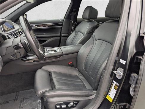Used 2019 BMW 740i w/ M Sport Package image 18