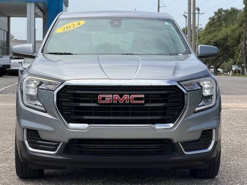 Used 2024 GMC Terrain SLE FWD image 2