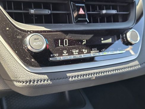 Certified 2025 Toyota Corolla SE image 17