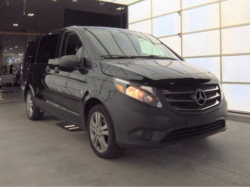 Used 2019 Mercedes-Benz Metris Passenger image 4