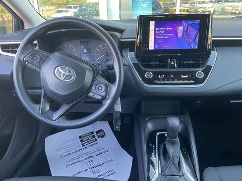 Used 2025 Toyota Corolla LE FWD image 11