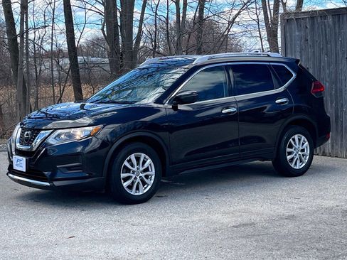 Used 2020 Nissan Rogue SV image 3