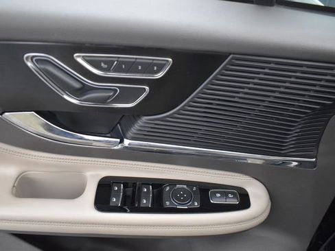 Used 2022 Lincoln Corsair Standard w/ Equipment Group 101A image 14