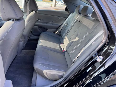 Used 2025 Hyundai Elantra SEL FWD image 18