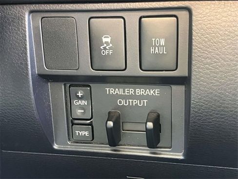 Used 2017 Toyota Tundra SR5 w/ SR5 Upgrade Package image 29