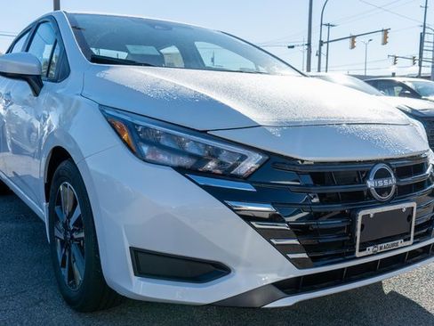 New 2025 Nissan Versa SV image 4