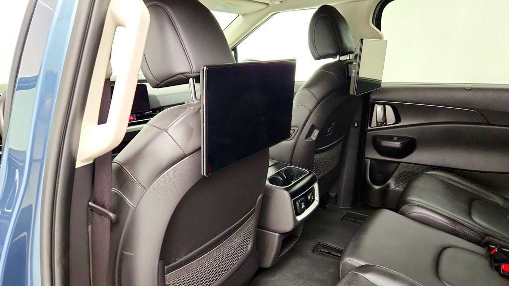Used 2025 Kia Carnival SX FWD image 24