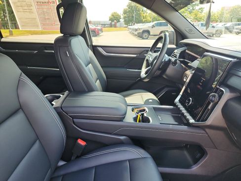 Certified 2026 GMC Acadia Elevation w/ Black Edition FWD image 7