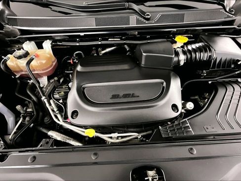 Used 2020 Chrysler Pacifica Limited w/ Tire & Wheel Group image 9