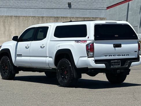 Used 2023 Toyota Tacoma TRD Off-Road w/ Technology Package AWD/4WD image 7