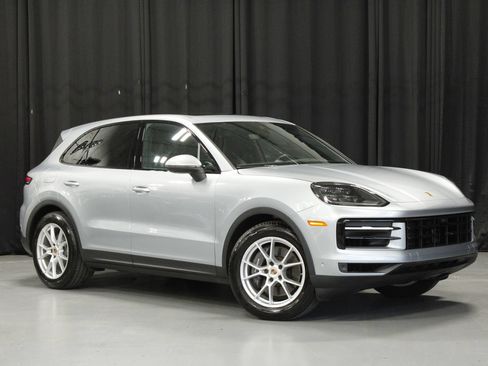 Certified 2025 Porsche Cayenne AWD/4WD image 9